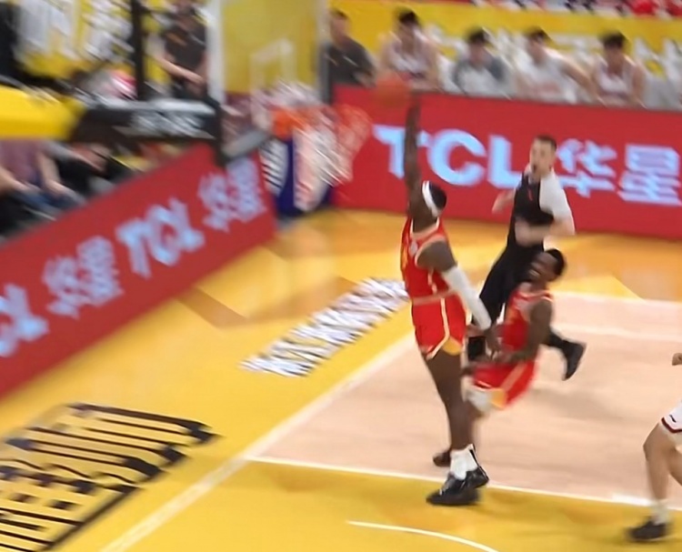 要花！尼克斯连续失误 桑普森连续反击得手助广厦领先17分打停
